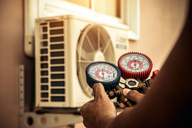 Professional Hvac technician working in Peoria, IL
